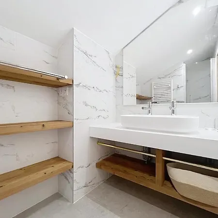 Large New Duplex, 10 People Mountain View & Terrace Lägenhet *